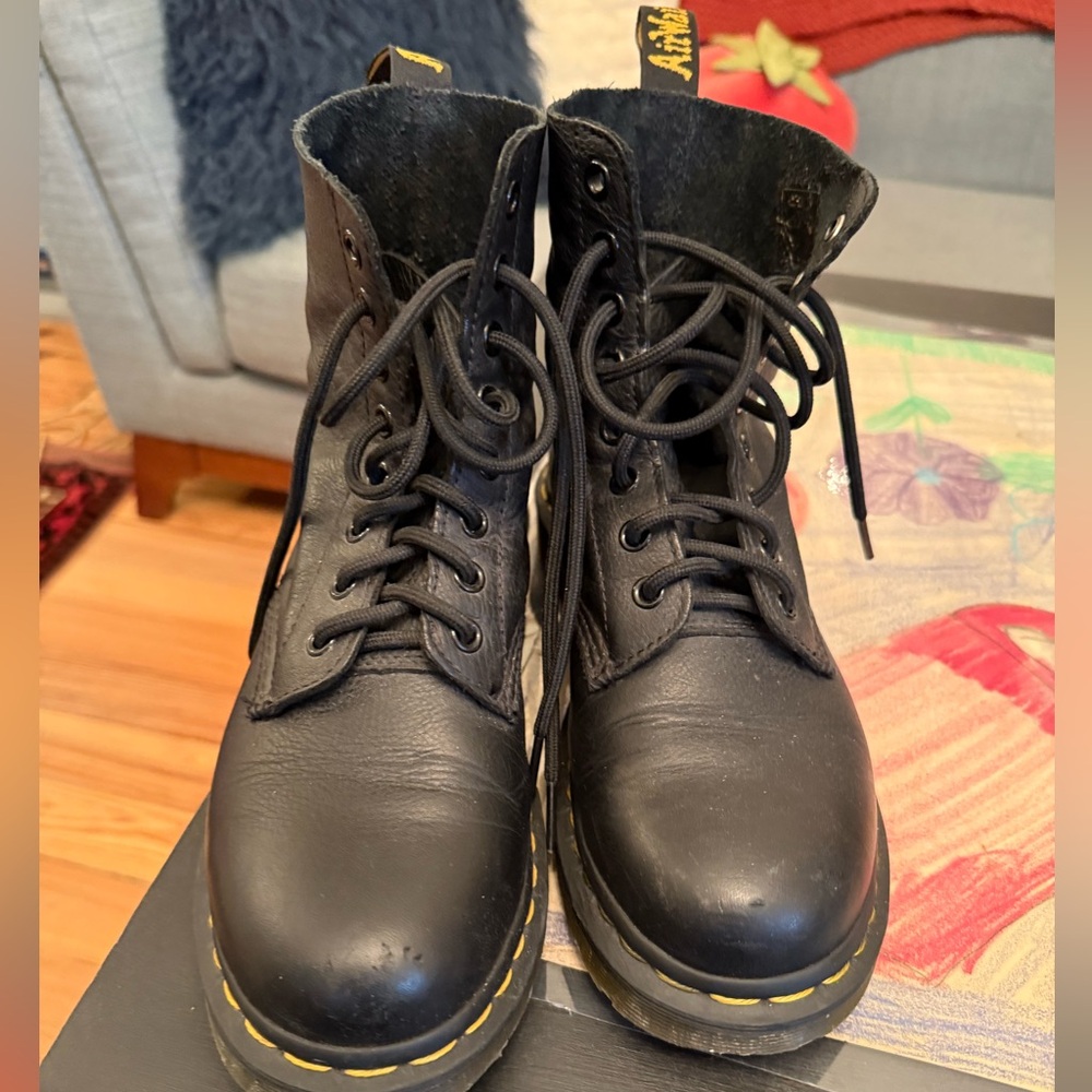 Doc Marten smooth 1460 leather boots